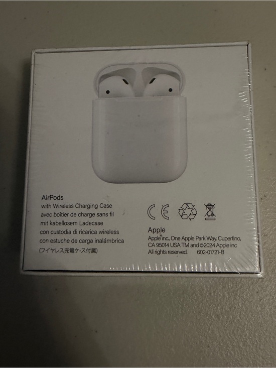 Apple Other - Apple White AirPods with Wireless Charging Case